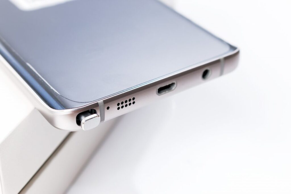 EU新規制でスマホのバッテリーが超進化しそう！ | GetNavi web ゲットナビ