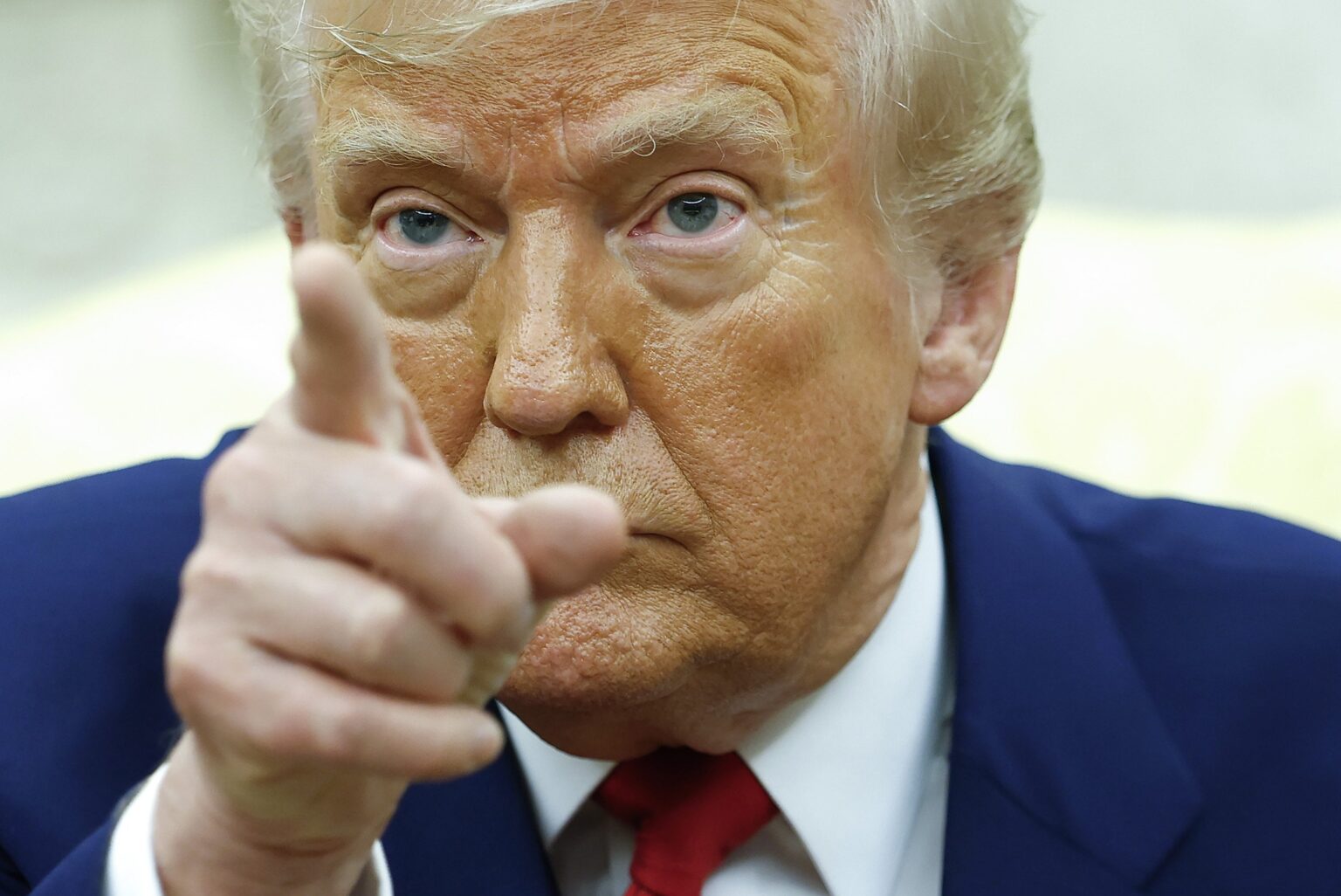 ドナルド・トランプは関税を落とすというヨーロッパの申し出を拒否します：「彼らは私たちを台無しにしている」