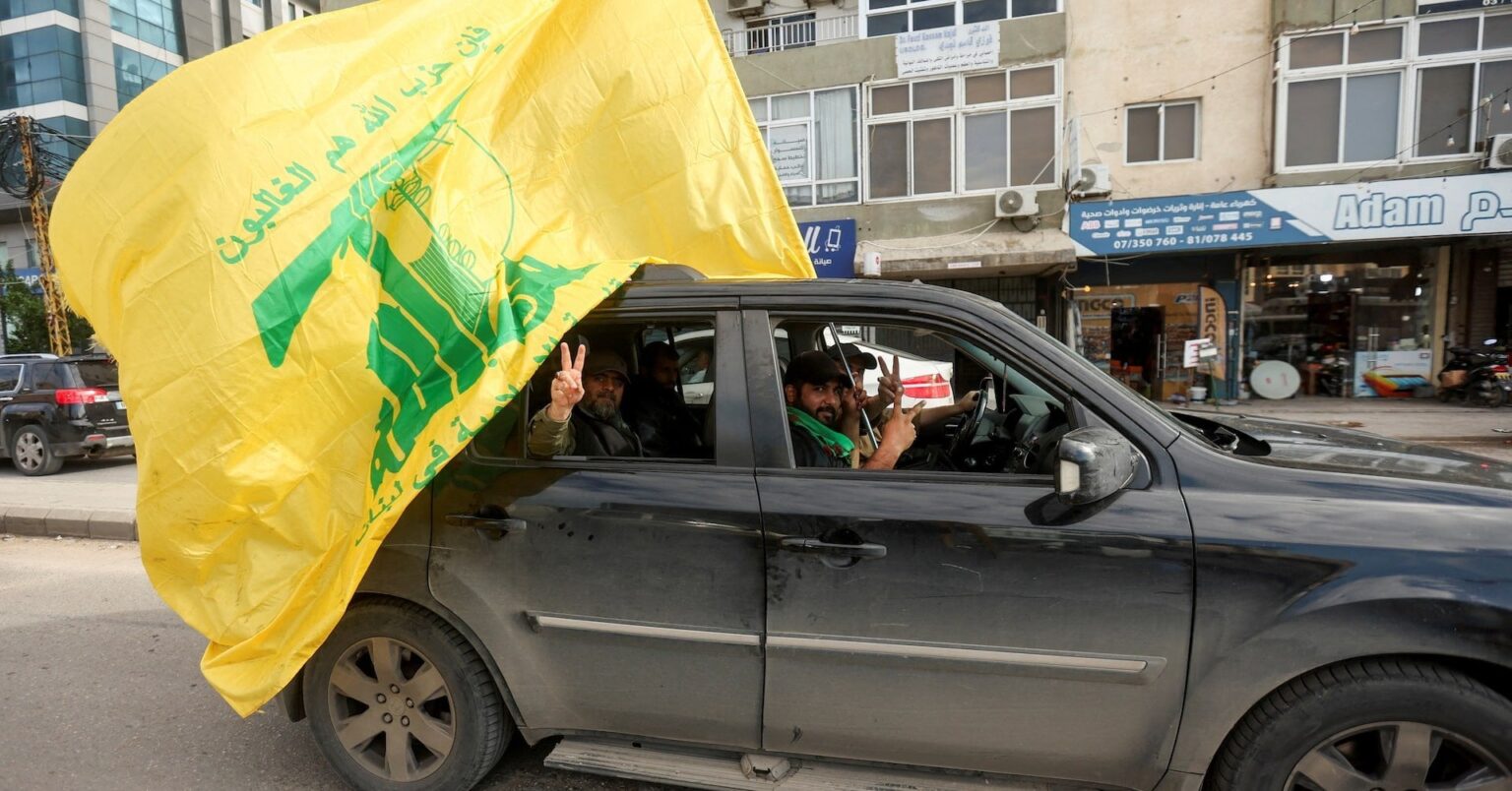 イスラエルとの最後の紛争により弱体化したヒズボラは、レバノン政府との軍縮に対処しています。民兵としてのヒズボラの終わりと国境に関する合意は、将来、レバノンとイスラエルの間の平和条約につながる可能性があります
