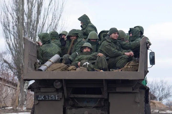 100人のロシアの脱走者がクラスノダールの軍司令官事務所から逃げようとした