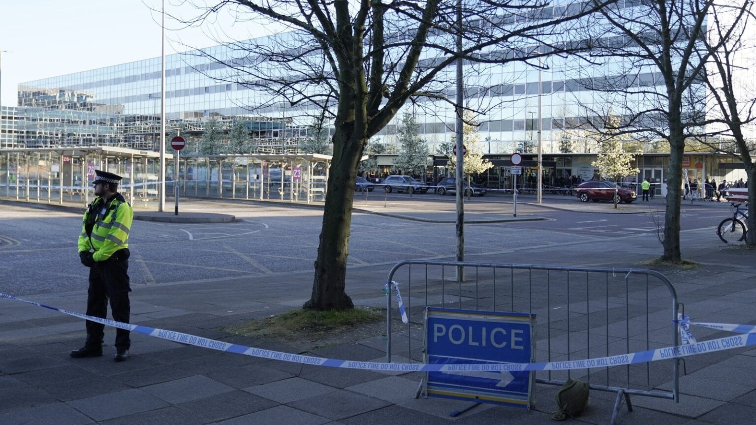 英国の警察によってアイルランド人と名付けられた男が撃たれた男