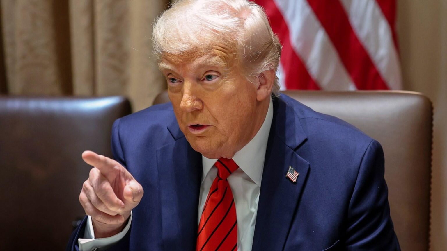 トランプは最高裁判所を攻撃する、とアメリカは「誰もが裁判を与えることはできない」と言います - 大統領は、不便として移民のデュープロセスの権利を却下しながら、彼の最新の国外追放を止めるための司法を非難しました