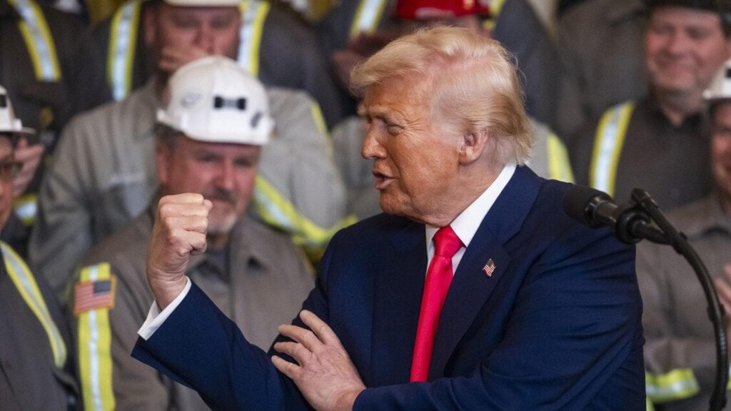 トランプは、中国を除き、90日間職務を停止しています