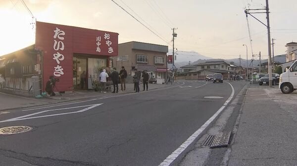 「ドーンとすごい音が」店の行列にタイヤ突っ込む 4歳と6歳男児、15歳女子高校生、49歳女性に衝突 4人を搬送 後輪2本が外れ、1本が…「子どもがずっと泣いていた、とても腹立たしい」 長野県長野市