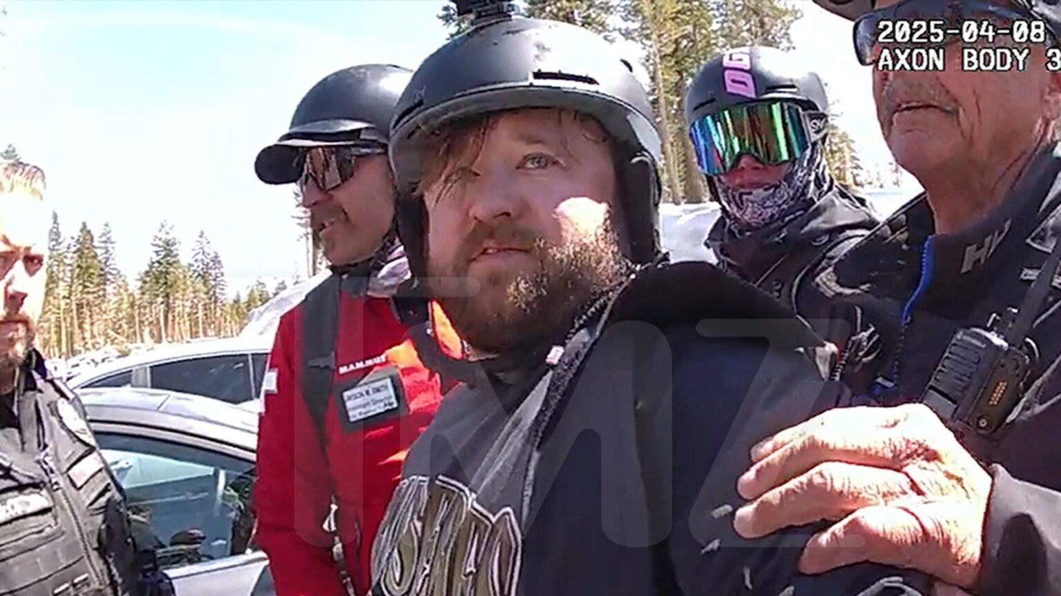 ヘイリー・ジョエル・オスメント・警察のボディ・カムは彼がスラーを使っていることを示しています、疑いのあるコカイン