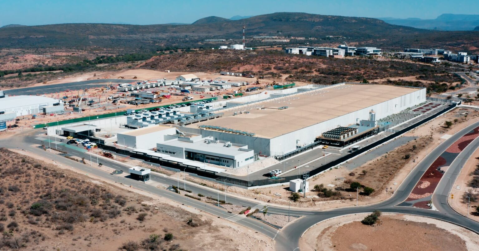 アングル：水大量消費のデータセンター、干ばつに苦しむメキシコ中部に誘致 | ロイター