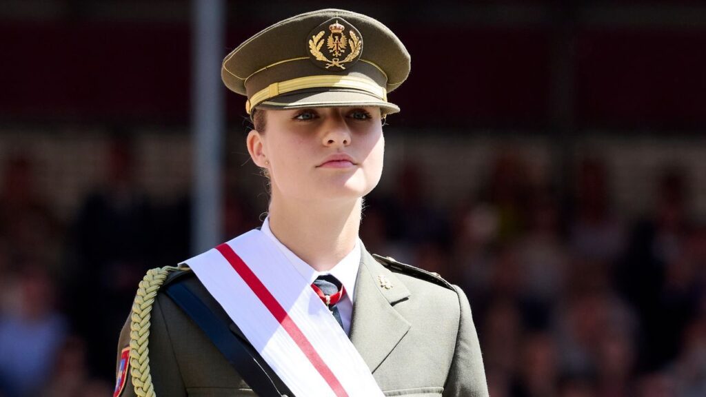 スペイン王室のレオノール王女、陸軍士官学校を卒業 | Vogue Japan