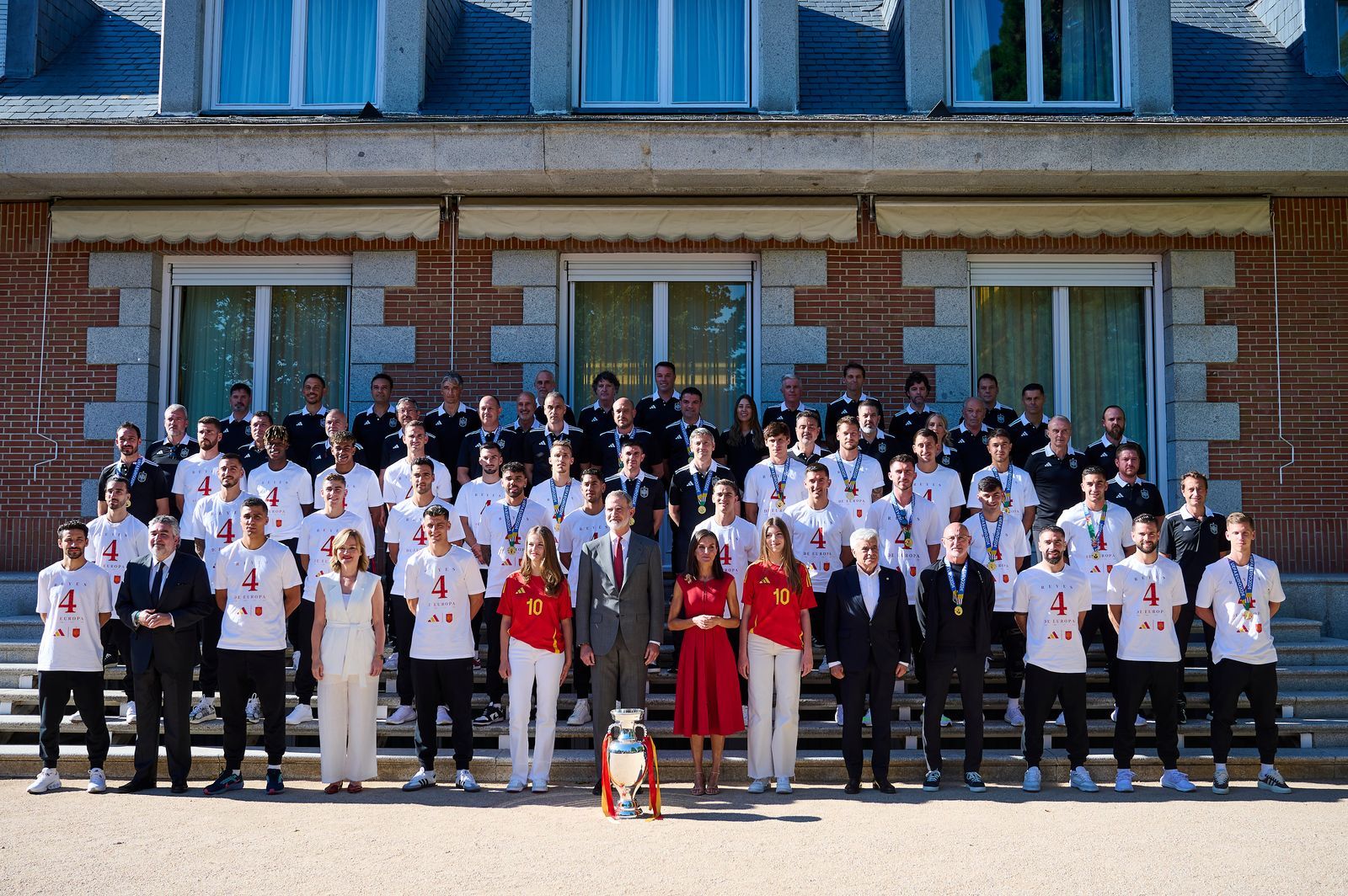 スペイン代表サッカー、レオノール王女、フェリペ国王、レティシア王妃、ソフィア王女King Felipe VI of Spain Queen Letizia of Spain Crown Princess Leonor of Spain...