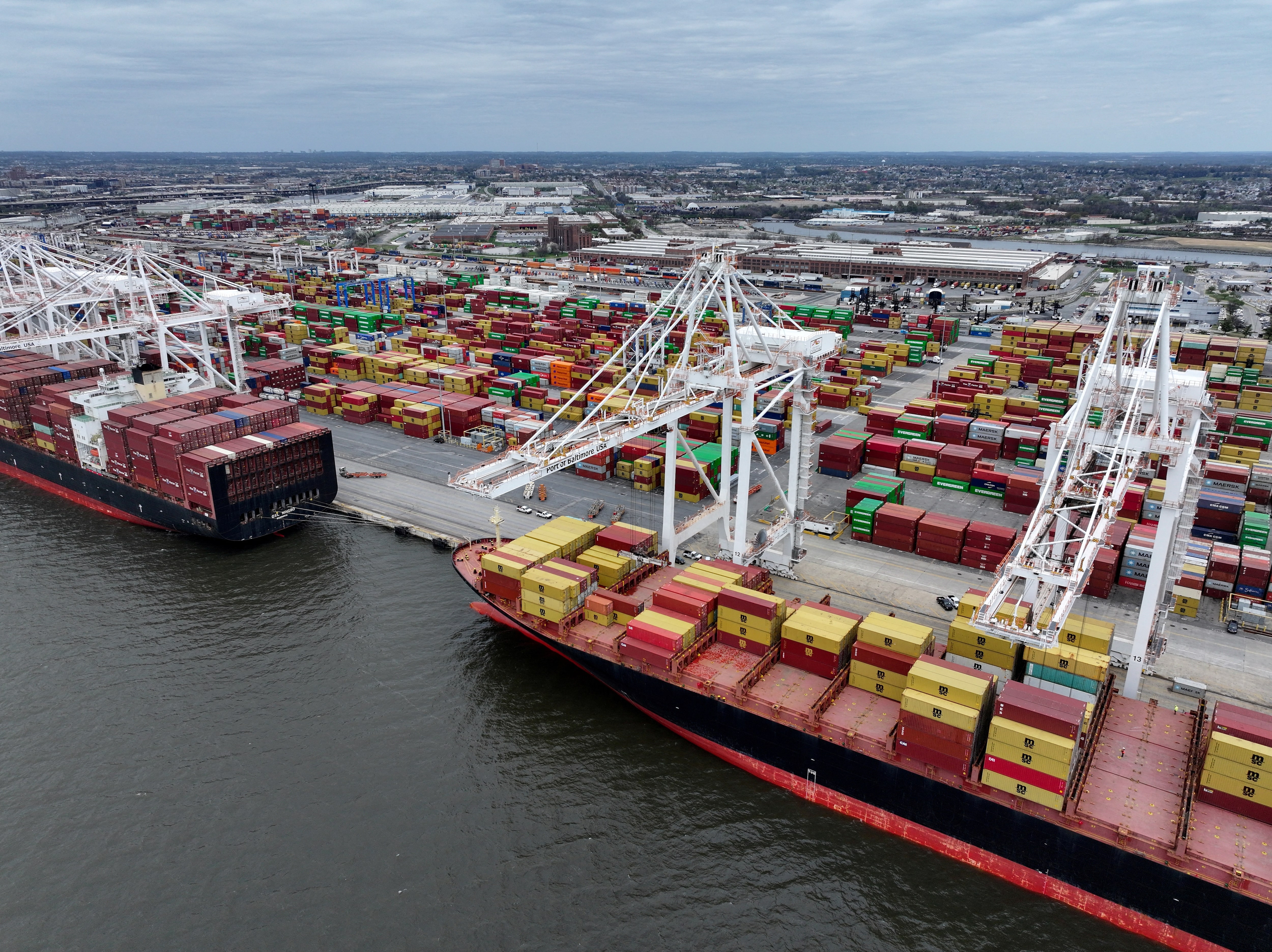 焦点:トランプ関税で世界経済は一段と地盤沈下か、国際経済システム転換点へ