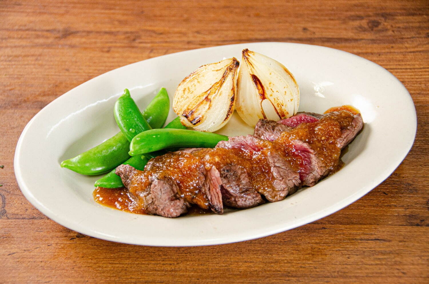 「ステーキ＆グリル マーベリックス」ステーキ＆春野菜のグリル
※日程限定。50食限定。