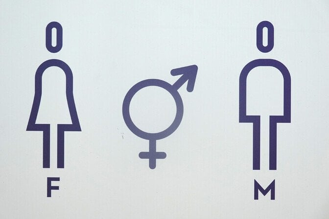 英国最高裁判所は、女性の概念は生物学的女性を意味すると裁定した