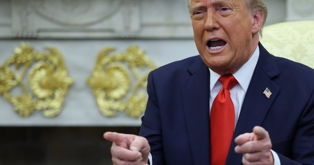 トランプは、CNNのKaitlan Collinsが最高裁判所の命令に反している理由を尋ねたことでs辱します