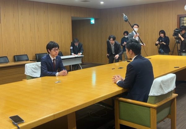 4.23 沼谷純 秋田市長を表敬訪問しました | ブラウブリッツ秋田