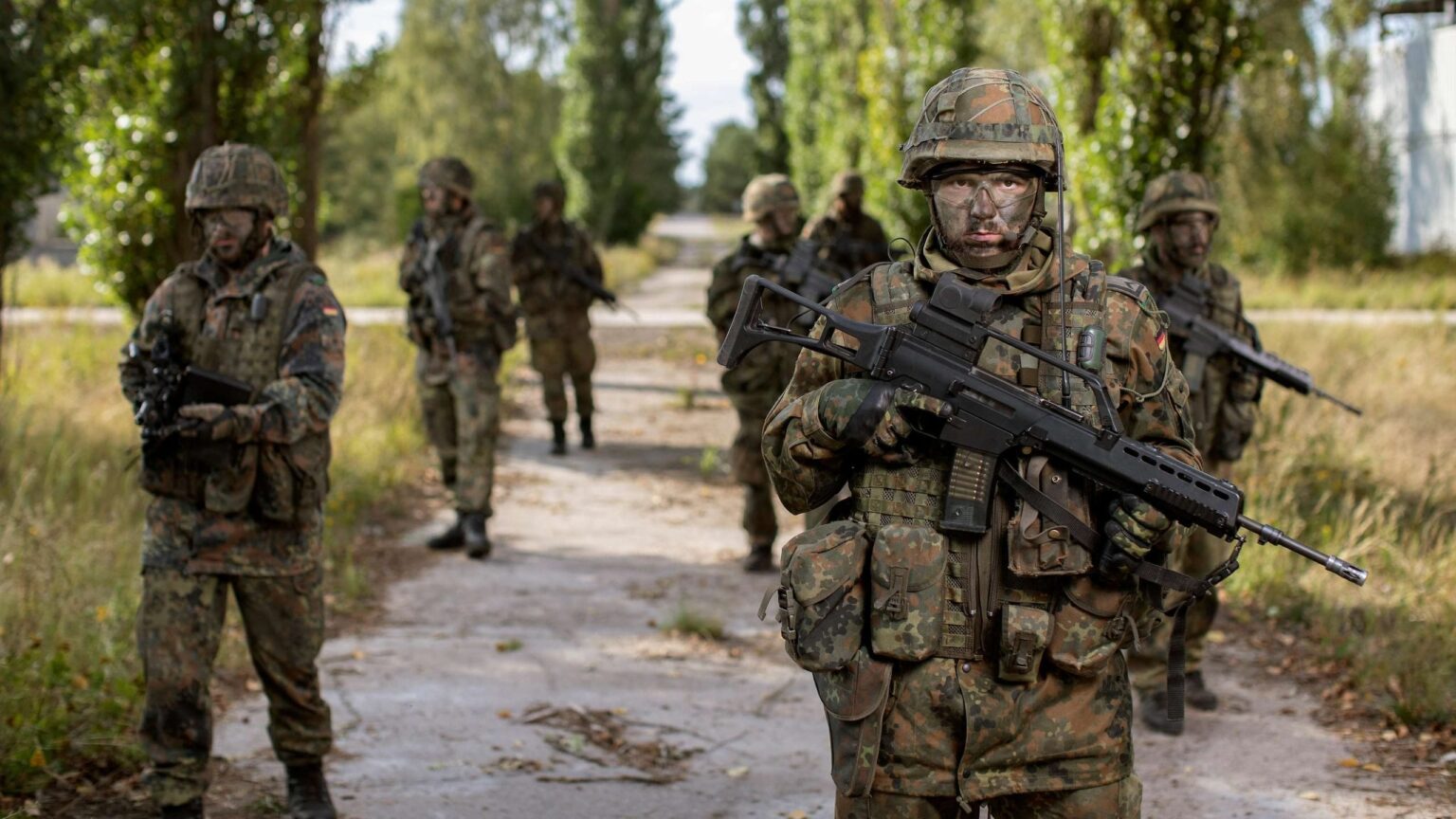 NATOは、ドイツに軍の規模がほぼ2倍になるように促しています