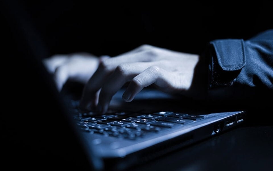 国際作戦の一環としてギリシャで作られた1人の児童ポルノ逮捕| ekathimerini.com