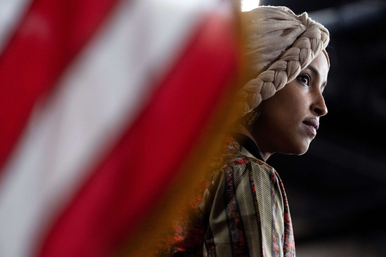 Ilhan Omarは、SignalGateを介して弾eachの記事を起草していると伝えられています