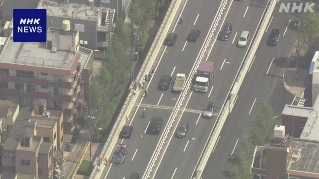 首都高 車3台が絡む事故 2歳児死亡 トラックの運転手逮捕 - nhk.or.jp