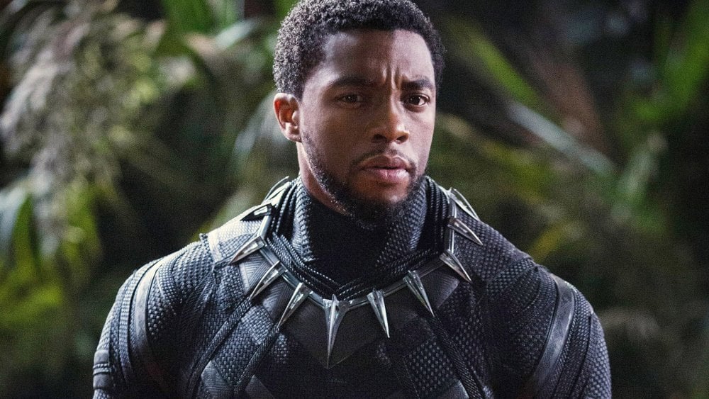 Chadwick Bosemanは、常にT'Challaとして話すことによって、「Black Panther」でディズニーの幹部を驚かせました。ライアン・クーグラーは彼らに言った：「彼は私たちが包むまでそれをオフにしないでください」