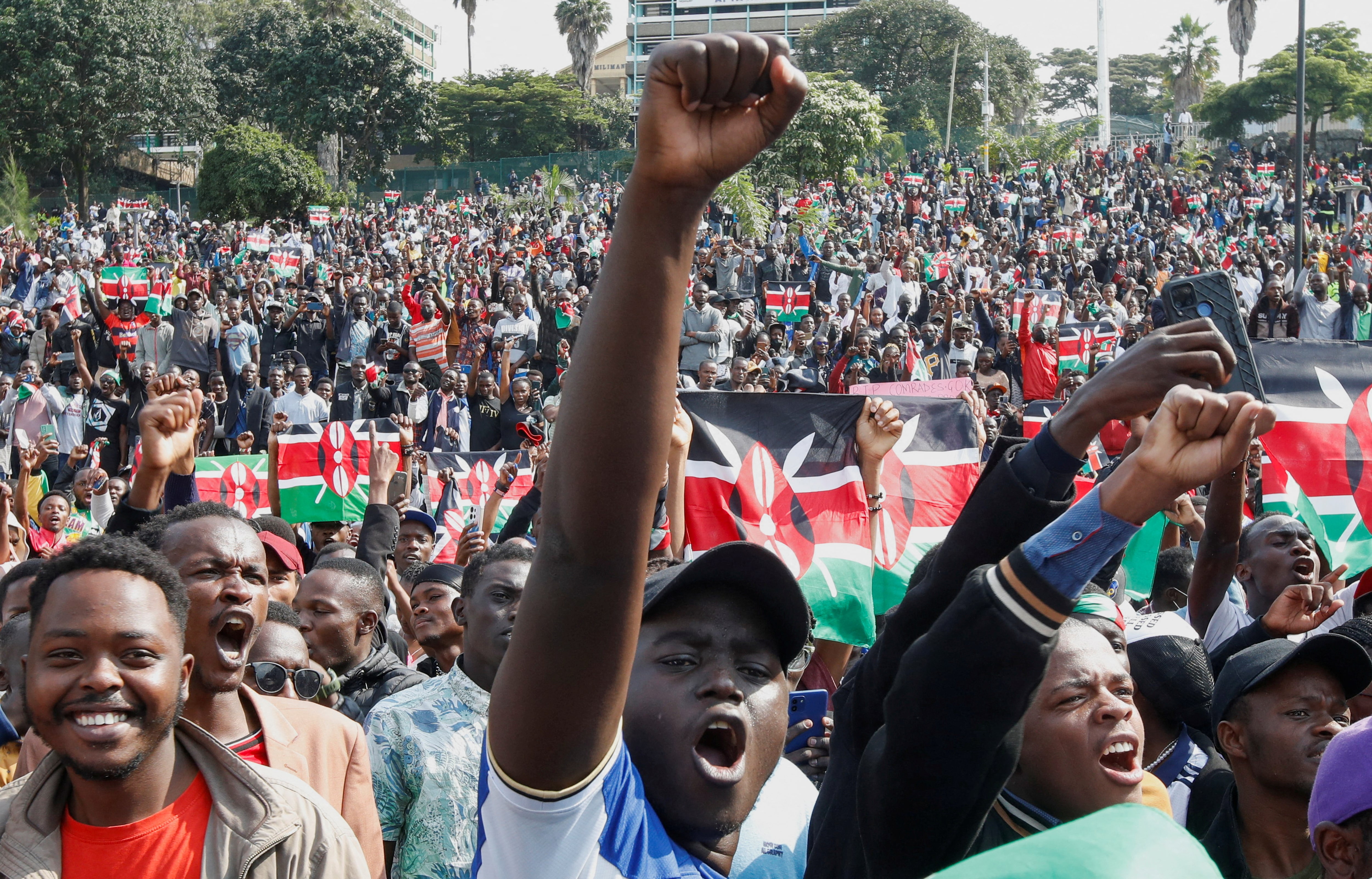 アングル:政治的権利に目覚めるアフリカの若者、デジタル駆使し抗議活動