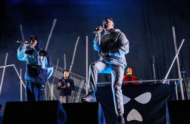11月からのkneecapコンサートの映像が英国のテロ警察によってレビューされています