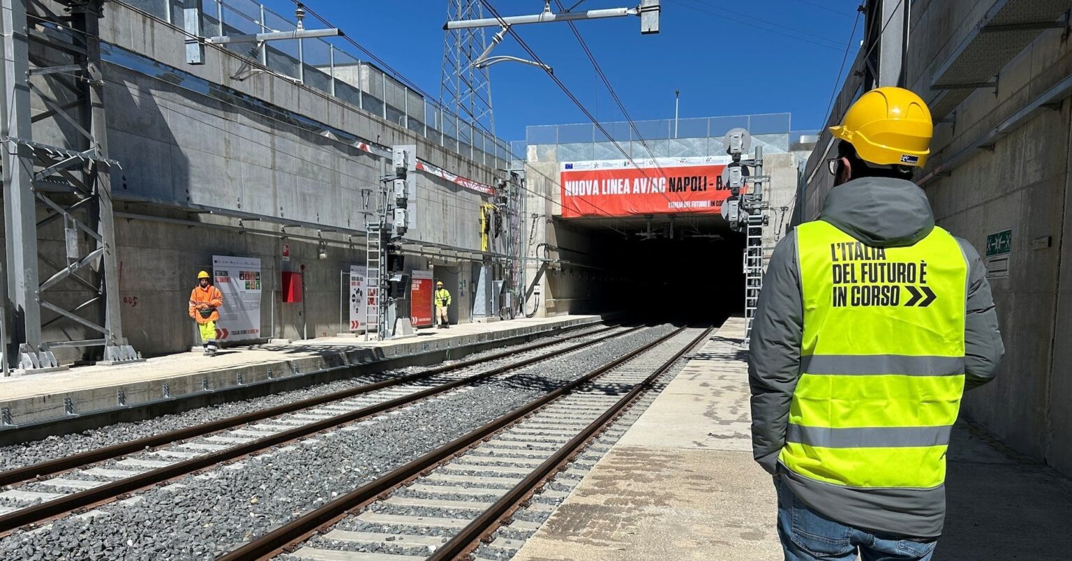 イタリアの新しい高速鉄道線は、過疎化を逆転させ、南部経済を持ち上げようとしています