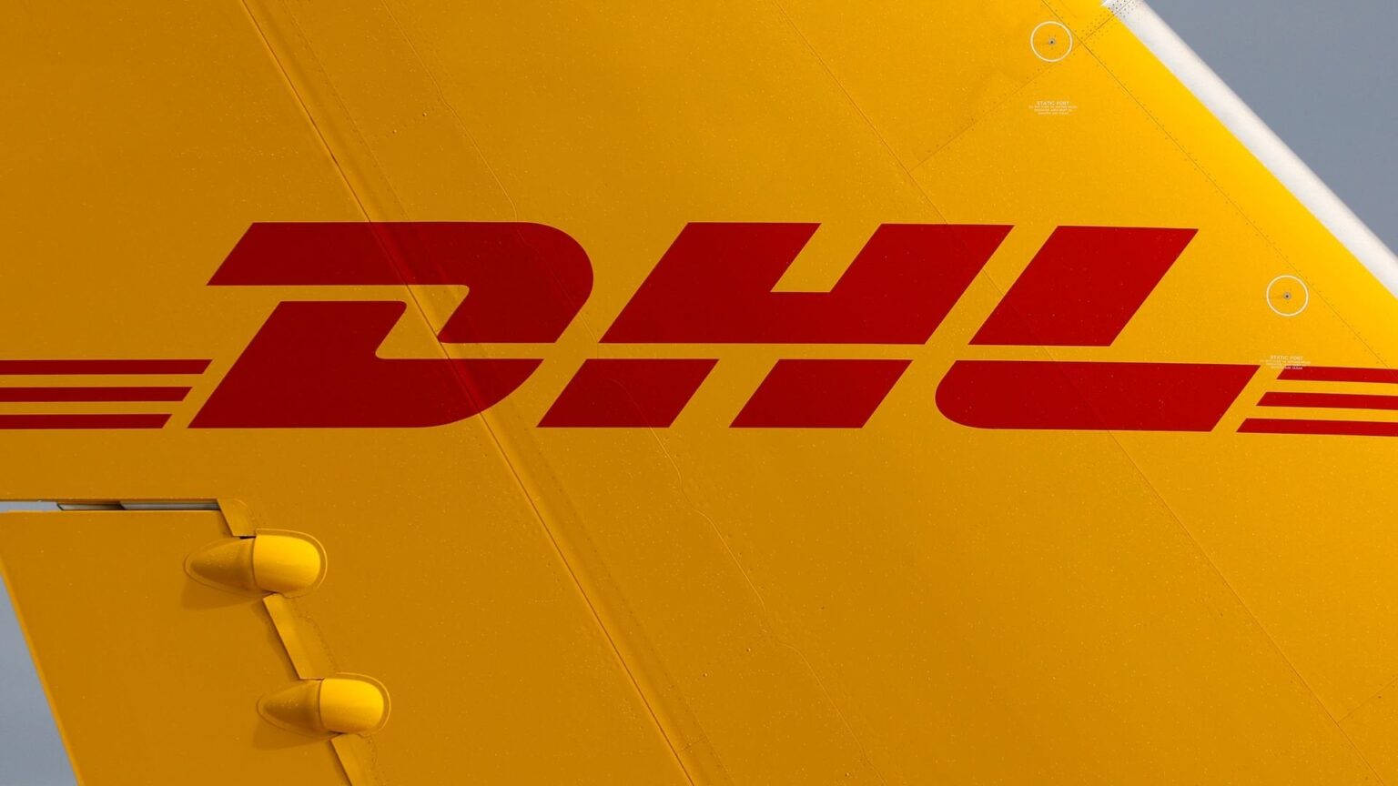 DHLは、米国の顧客に800ドル以上の世界的な出荷を一時停止します