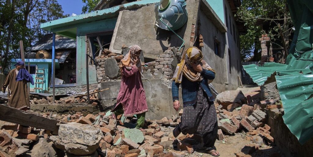パキスタンは、インドが軍事攻撃を開始しようとしていると言います