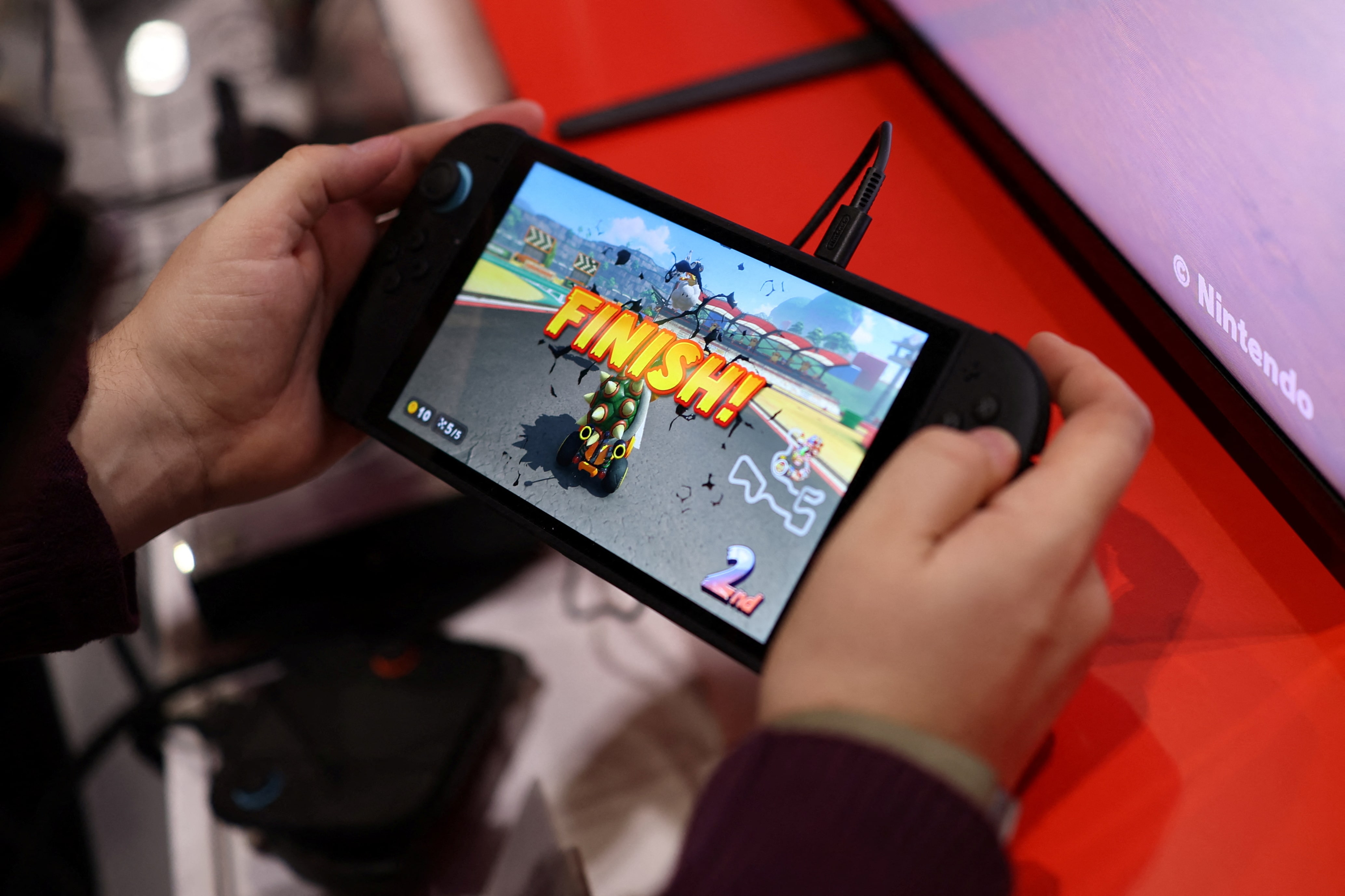 任天堂「スイッチ２」、国内で想定上回る220万人応募　生産体制強化