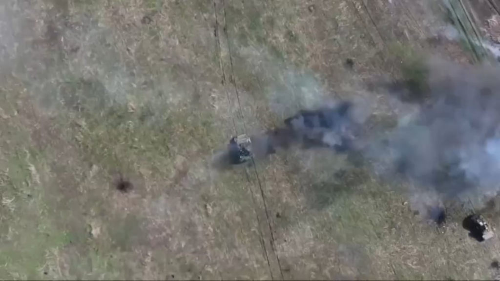 NSFW：カルキフ地域でのロシアの攻撃部隊の装備と山の燃焼。 Kryvyi Rihの民間人に対するロシアのテロ攻撃に対する第43回別々の機械化旅団のオペレーターの復ven。 2025年4月