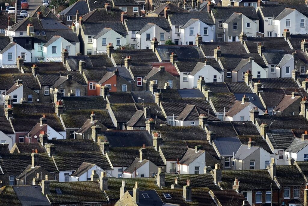 団塊世代は英国の住宅の富の半分以上を保持しています