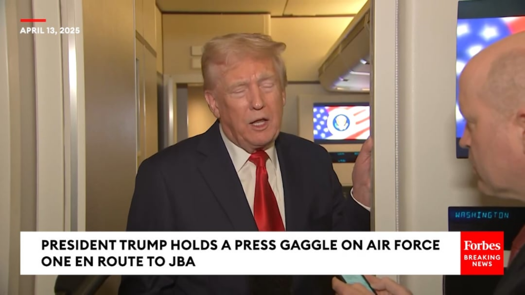 トランプは、スミーへの攻撃を「恐ろしい間違い」と呼び、再びバイデンを戦争を始めたと非難した。トランプは、2020年の大統領選挙の談合についての声明を繰り返し、ウクライナでの戦争の原因と呼んだ。