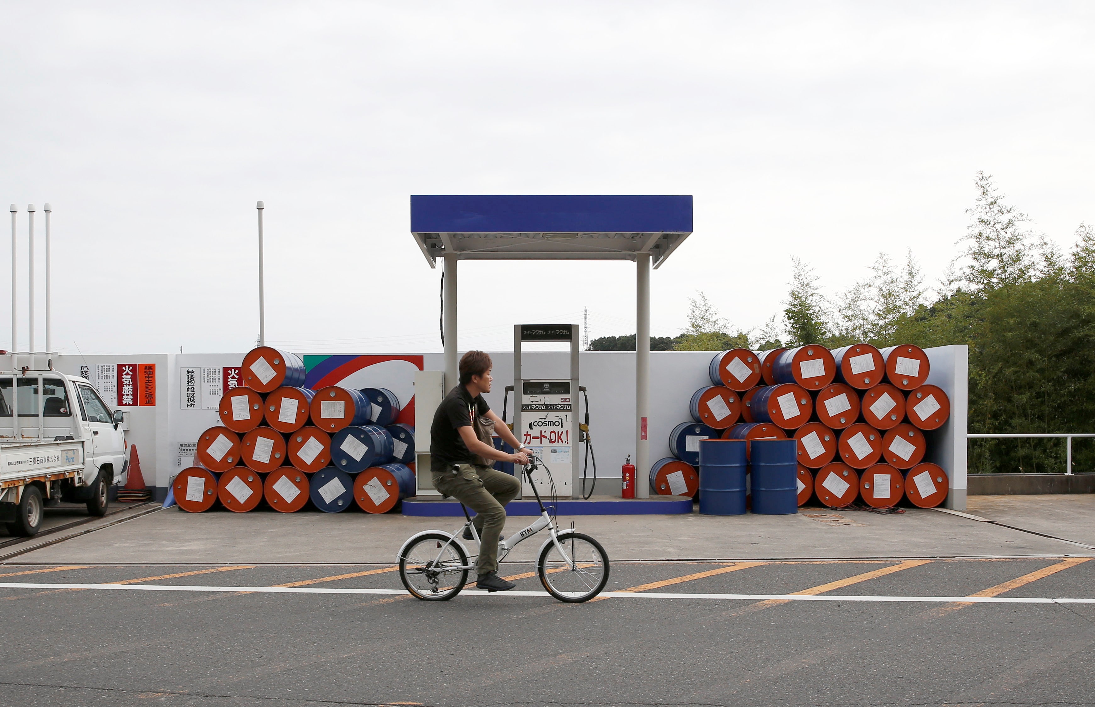 ガソリン10円引き下げ、夏場に電気・ガス代補助　石破首相表明