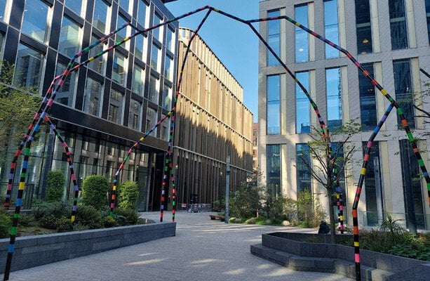 中央銀行の彫刻は616,000ユーロの費用がかかります - その初期価格タグの2倍以上