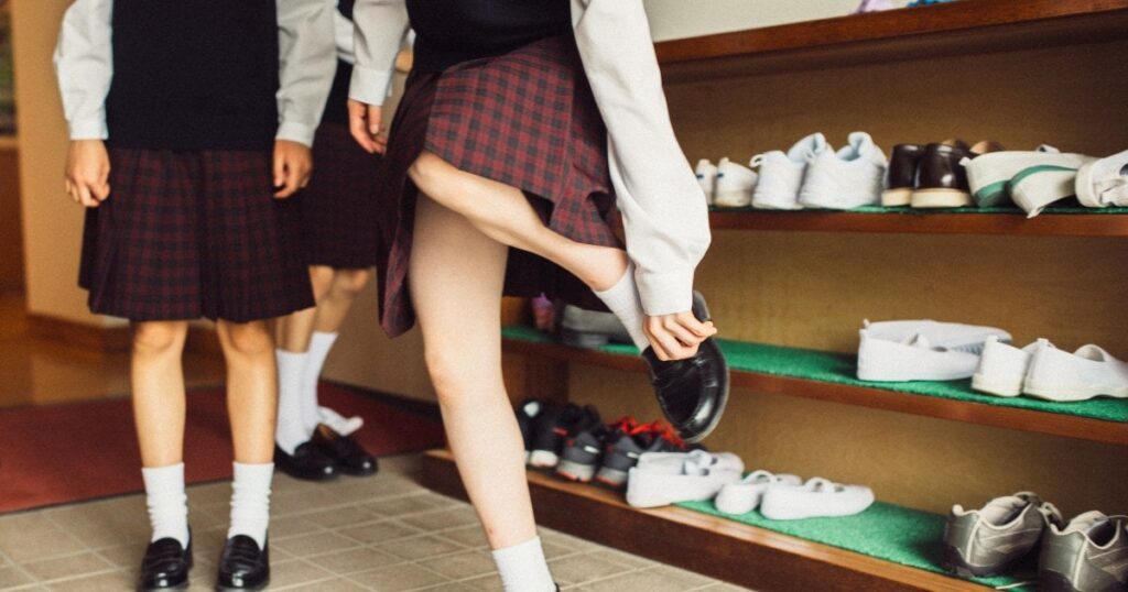 「女子高校生が履き古した上履き」がフリマアプリで高騰…しかし、「出品前に考えておくべきこと」