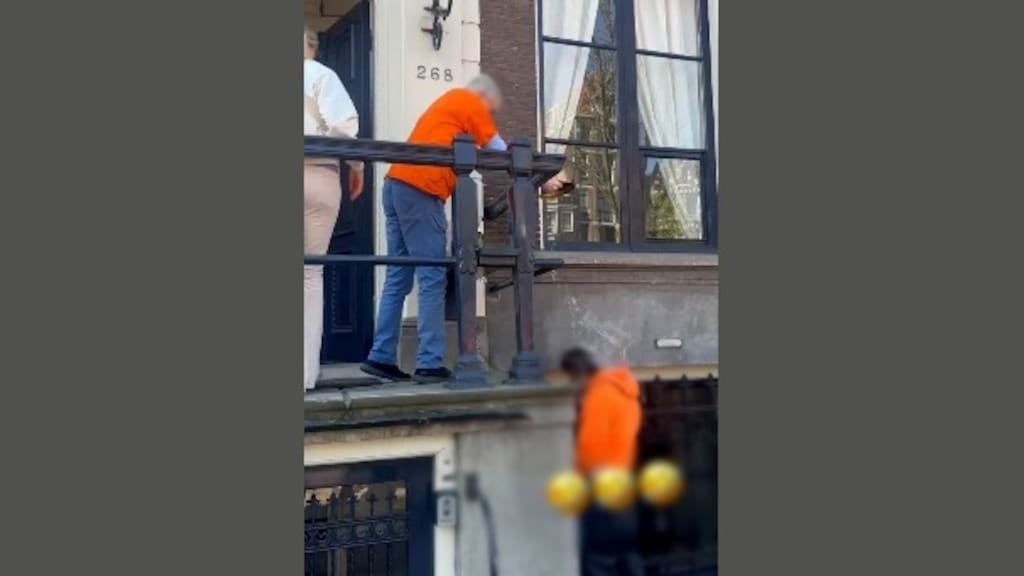Eelco（75）WildPlasserの上に水を投げました：「ビデオがバイラルになっているのはいいことです」