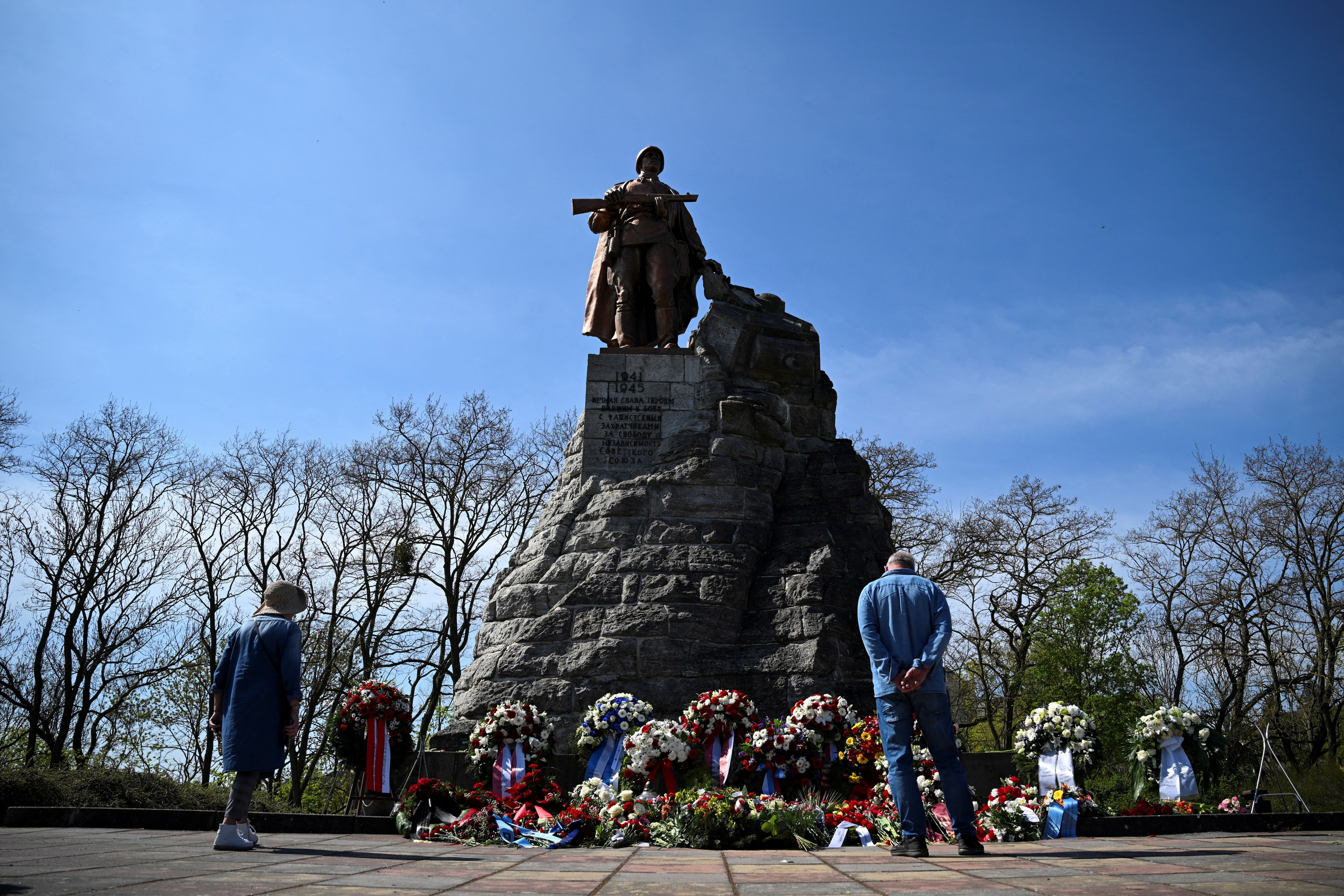 ロシアが第二次大戦記念行事を宣伝に、ドイツが大使出席に警告