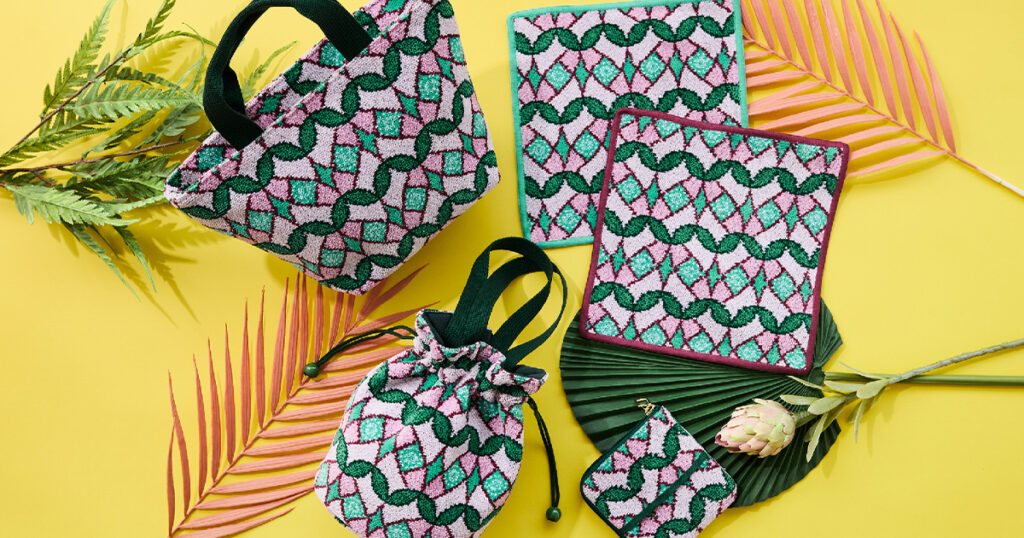 「フェイラー」がアフリカ支援の「クラウディ」とコラボ 今年は日本の四季をイメージ – WWDJAPAN 「フェイラー」がアフリカ支援の「クラウディ」とコラボ 今年は日本の四季をイメージ - WWDJAPAN