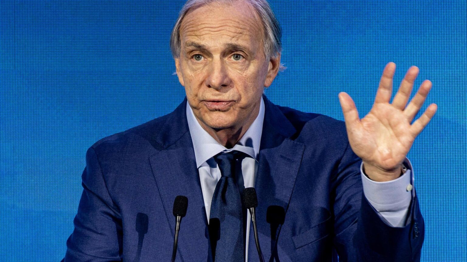 億万長者のレイ・ダリオ：「不況よりも悪いことが心配です」