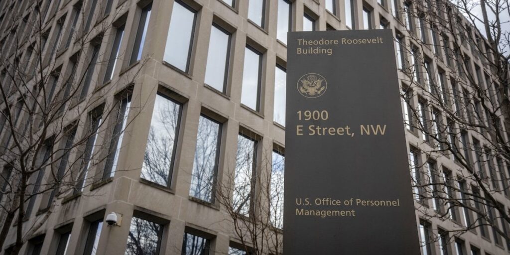 トランプは連邦政府の従業員のためにリモートで作業を排除しますが、多くの場合、すべての人のための物質的なスペースはありません（トイレットペーパーでさえありません）