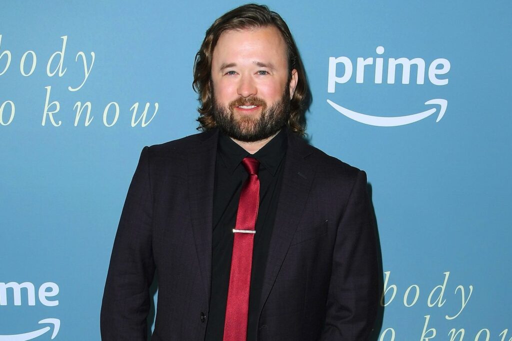 ヘイリー・ジョエル・オスメントは、コカインの所持で起訴され、公的中毒の疑いで逮捕された後に無秩序な行為