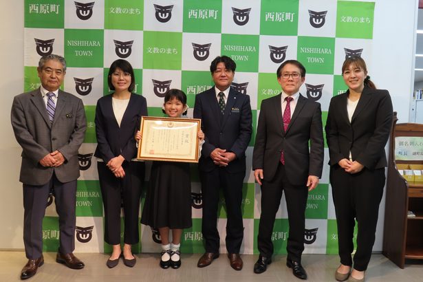 アフリカマイマイ研究に県知事賞　小3児童、西原町長らに報告　プレゼンも　沖縄科学作品展