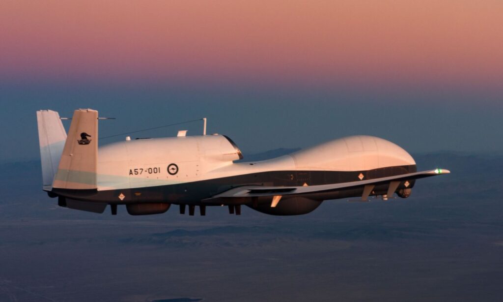 オーストラリア空軍、ノースロップ・グラマンのMQ-4Cトライトン初号機を受領| Northrop Grumman