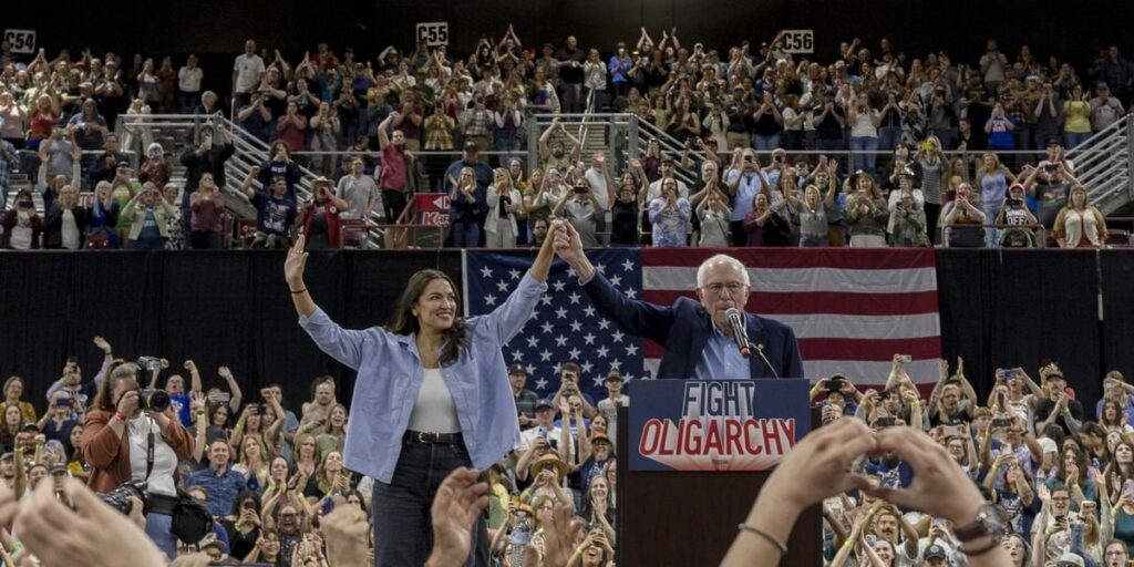 AOCとサンダースが群衆を引き付けると、民主党の72％が党がトランプへの中心主義的アプローチを放棄することを望んでいます