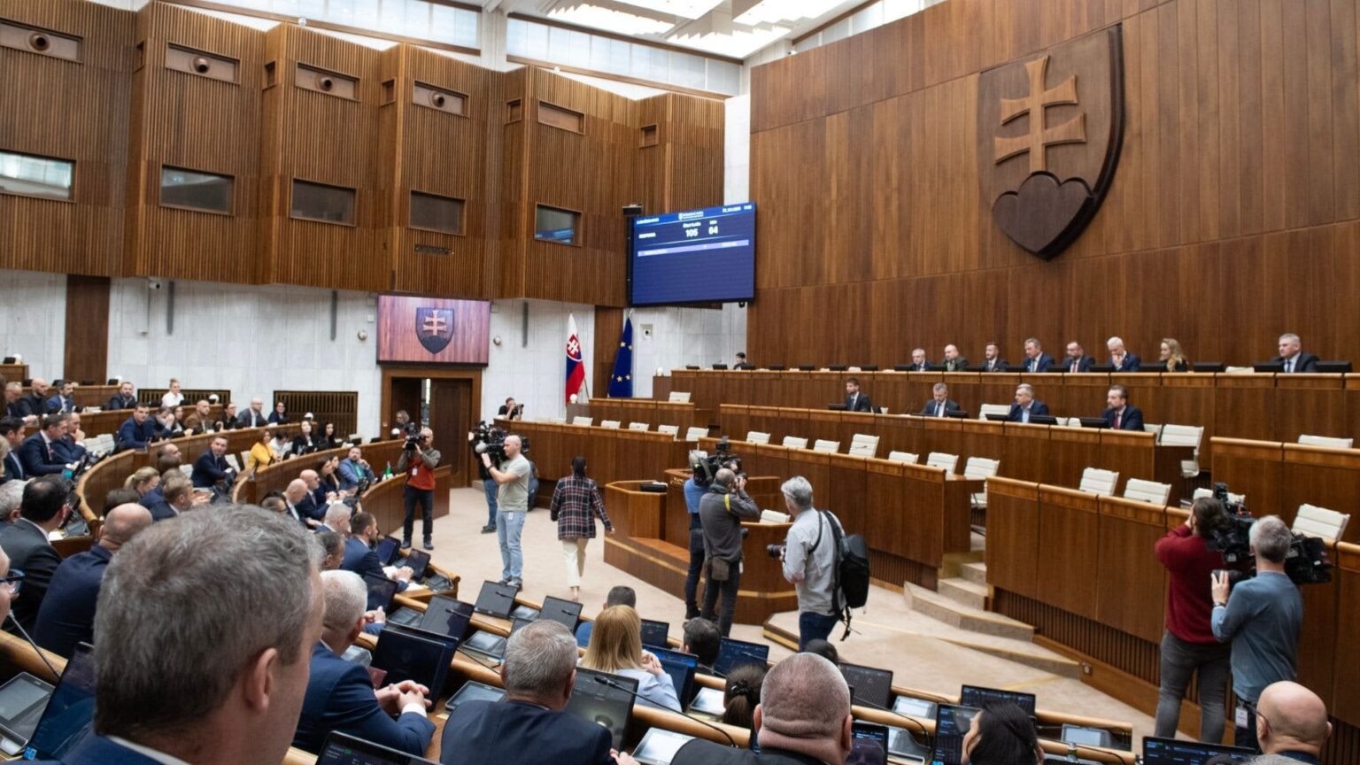 3日間の週末への希望の終わり：議会は週の短縮された週を拒否しました