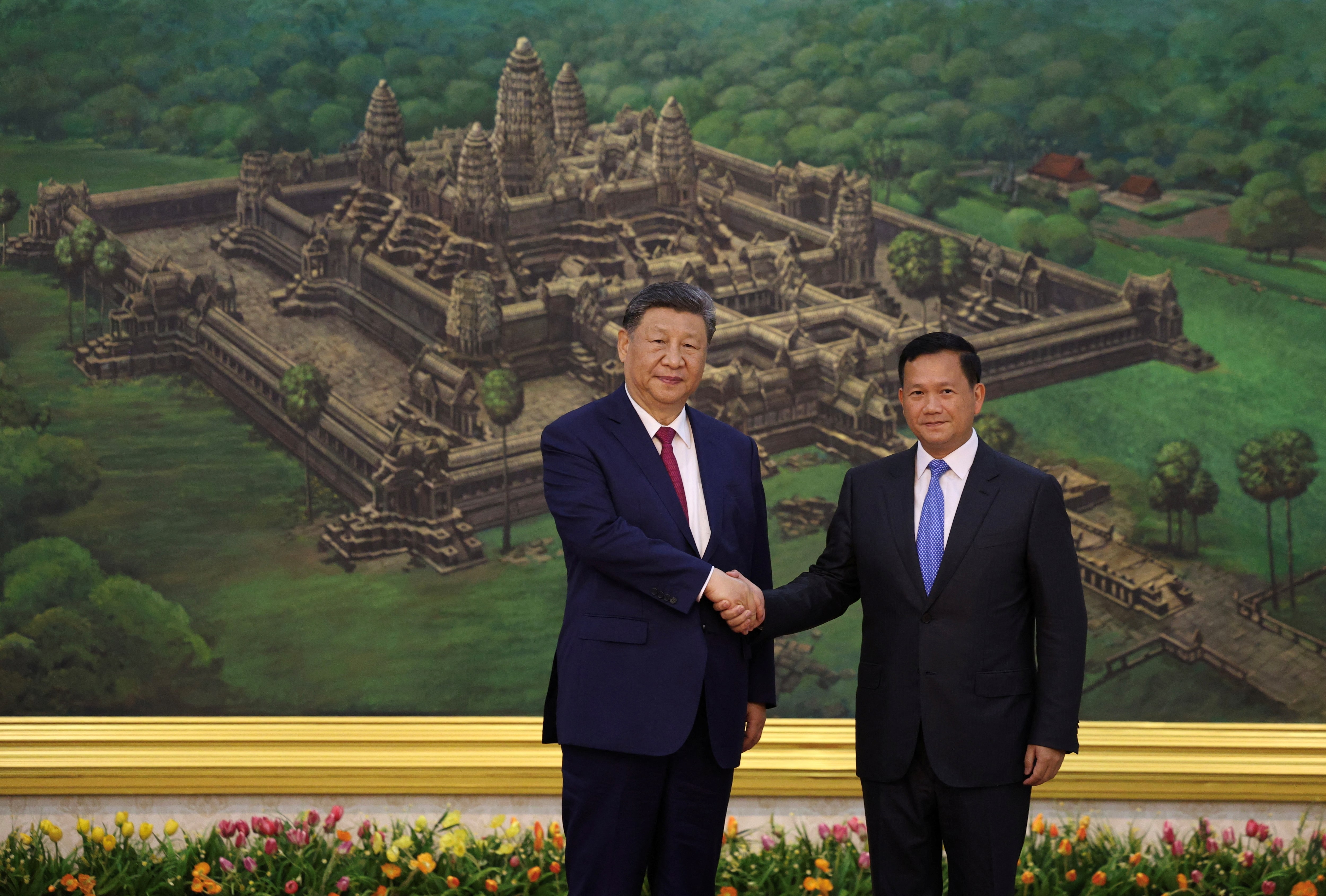 中国とカンボジア、供給網構築で協力　運河事業の協定も締結