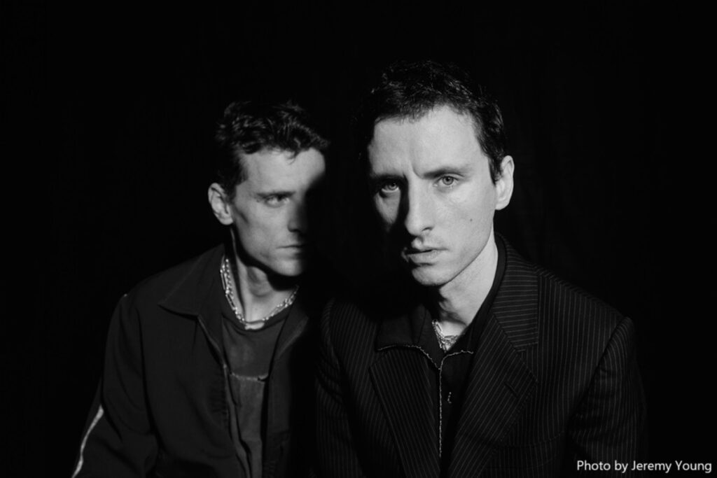 英国のアート・ロック・バンド THESE NEW PURITANS、ニュー・アルバム『Crooked Wing』より「A Season In Hell」MV公開