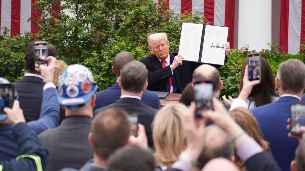 トランプは中国以外のすべての人のために90日間相互の関税を一時停止します