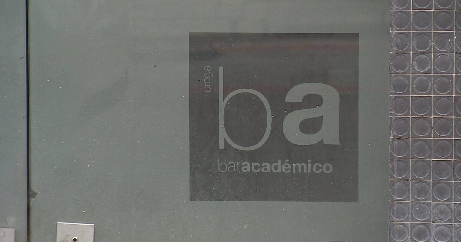 Braga：19 -YEAR -ELDは、バーで改ざんする飲み物について安全を警告しました。グループに致命的に刺されてしまいました