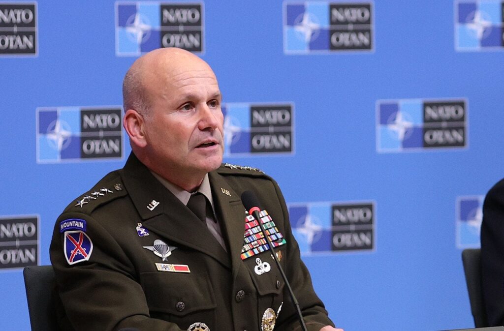 NATO司令官カブリ将軍は、ロシアに対抗するウクライナの能力を称賛します