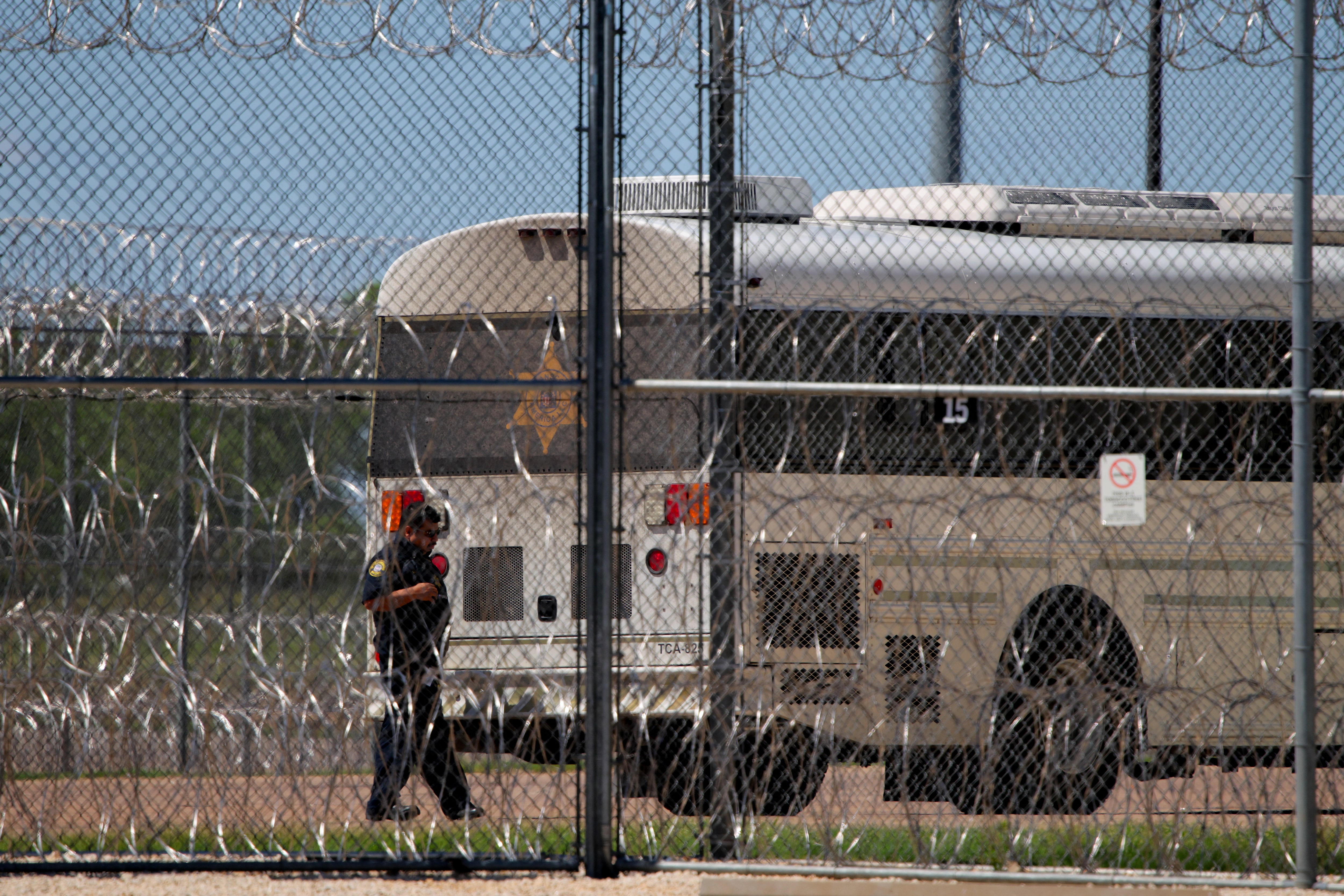 米最高裁の移民送還差し止め、保守派判事が批判　「性急で尚早」